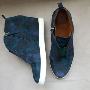 Felicia Wedge Bootie
Linea Paolo